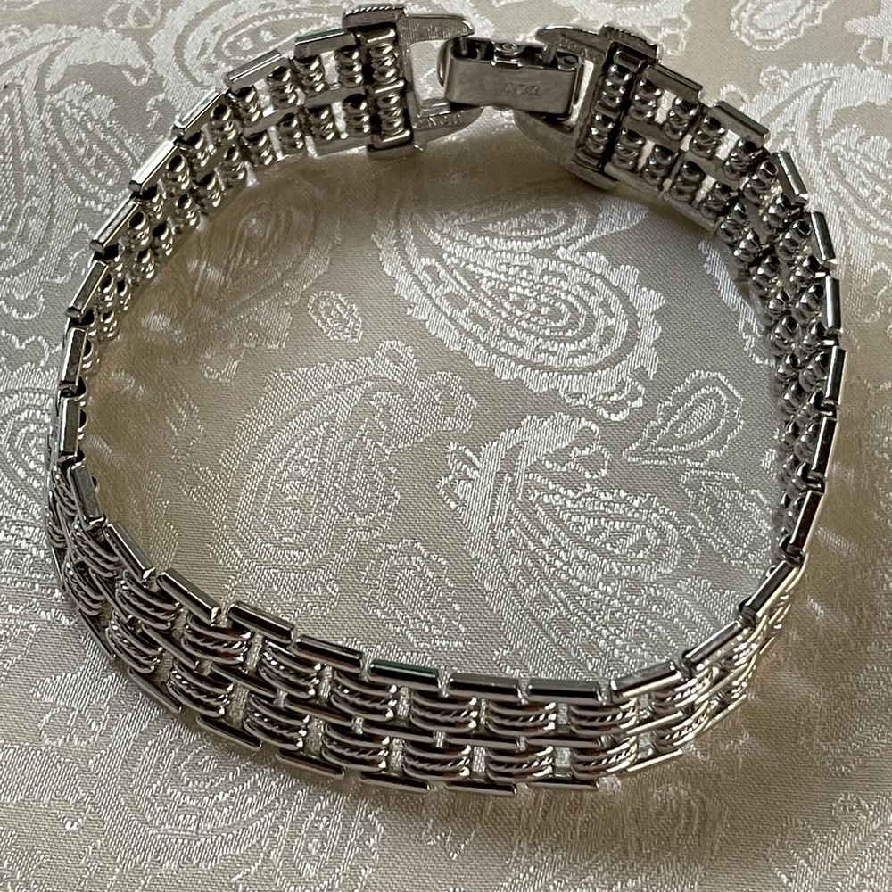 Vintage Avon Silver tone bracelet